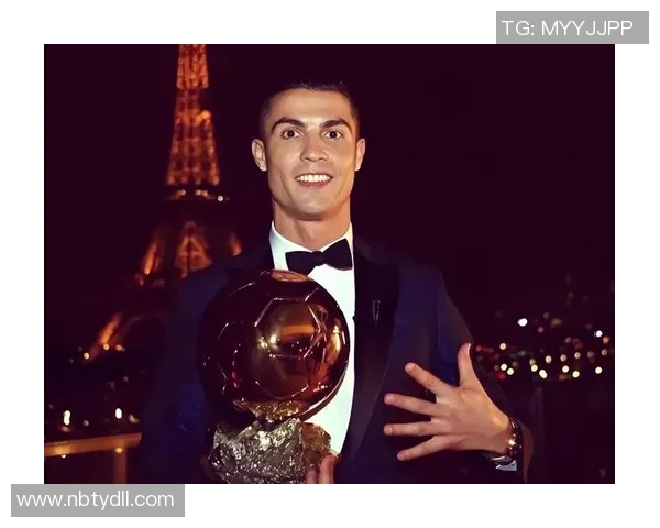 C罗驾照套装限量版发布 球场传奇与驾驶风采完美融合