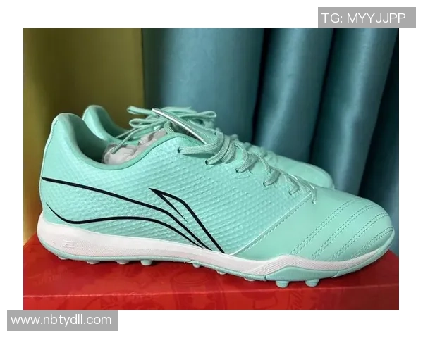 足球球星钉鞋演变历程与性能创新对现代比赛的重要影响